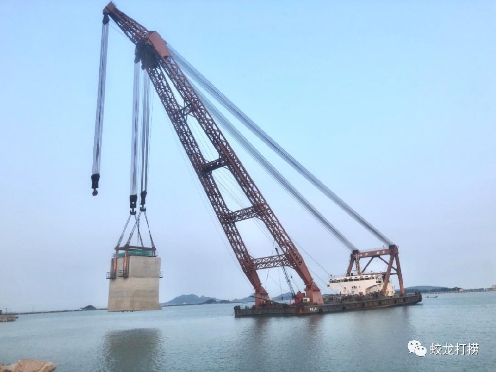 “秦航82”成功安裝廈門(mén)港東山港區(qū)城垵作業(yè)區(qū)3號(hào)、4號(hào)泊位工程首件沉箱