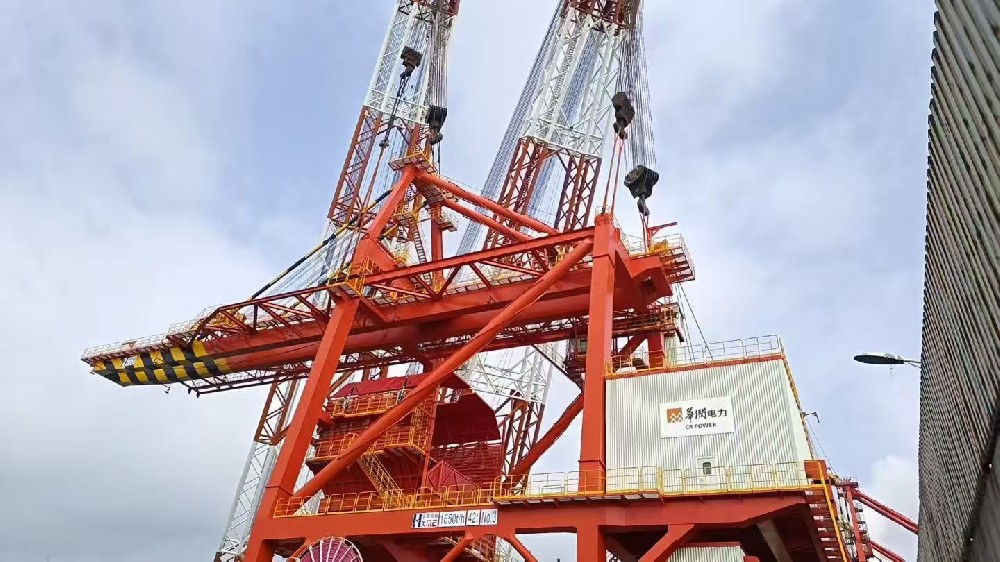 攻堅克難！華潤電力溫州電廠二期項目卸船機吊裝圓滿收官！